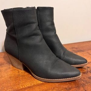 Maurice’s boots. Like new